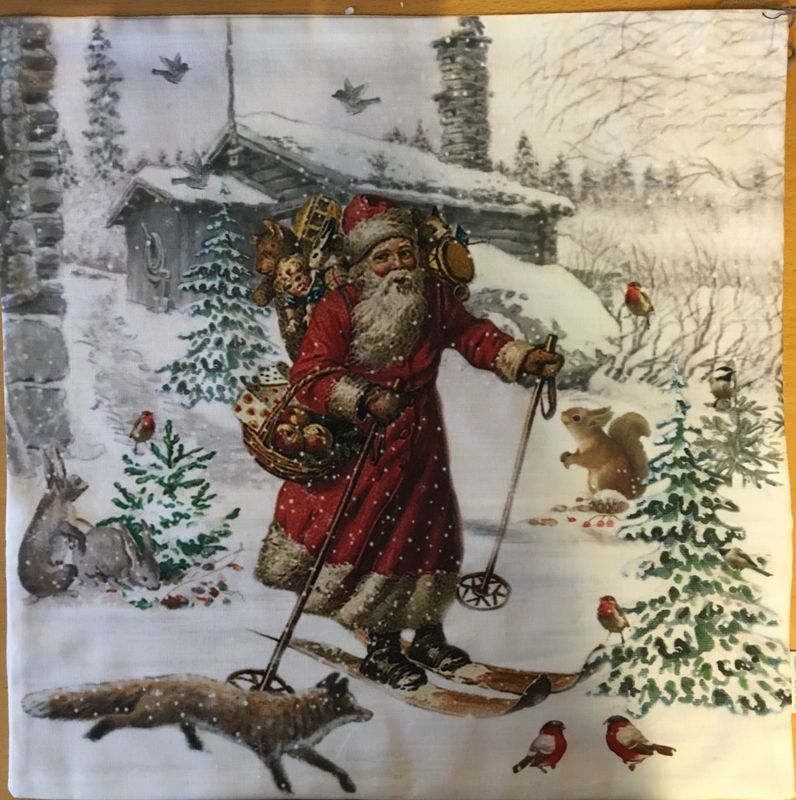 Juleputetrekk hvit m/nisse/dyr motiv 45x45 cm