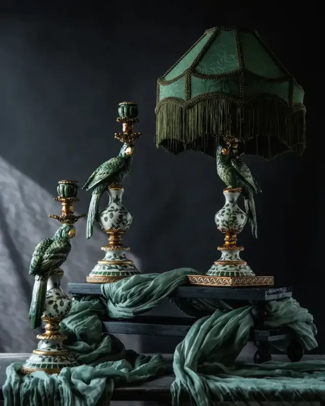 Bordlampe ant grønn med papegøye 13x13x43 cm